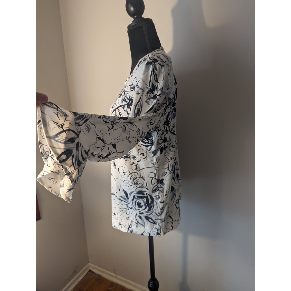 Karl Lagerfeld Paris floral shirt - Picture 4 of 6